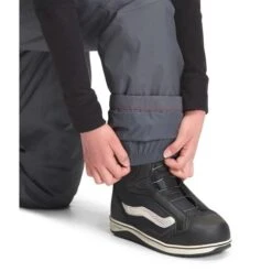 The North Face Freedom Insulated Pant - Girl's - 2022 Model -Buckmans Store fw22 nf0a5g9d 174 modelalt1