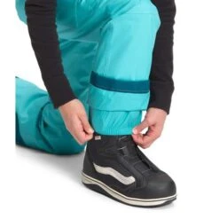 The North Face Freedom Insulated Pant - Girl's - 2022 Model -Buckmans Store fw22 nf0a5g9d 1s2 modelalt1