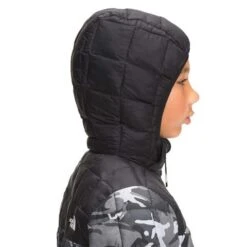 The North Face Printed Thermoball Eco Hoodie - Boy's 9 The North Face Printed Thermoball Eco Hoodie - Boy's -Buckmans Store fw22 nf0a5iyi 364 modelhood3