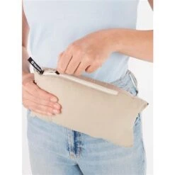 Marmot Highlander Jacket - Women's -Buckmans Store fw23 marmot womenshighlanderjacket sandbarpapyrus 4