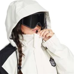 Volcom Melancon Gore-Tex Jacket - Women's -Buckmans Store fw23 volcom womensmelancongoretexjacket offwhite 4